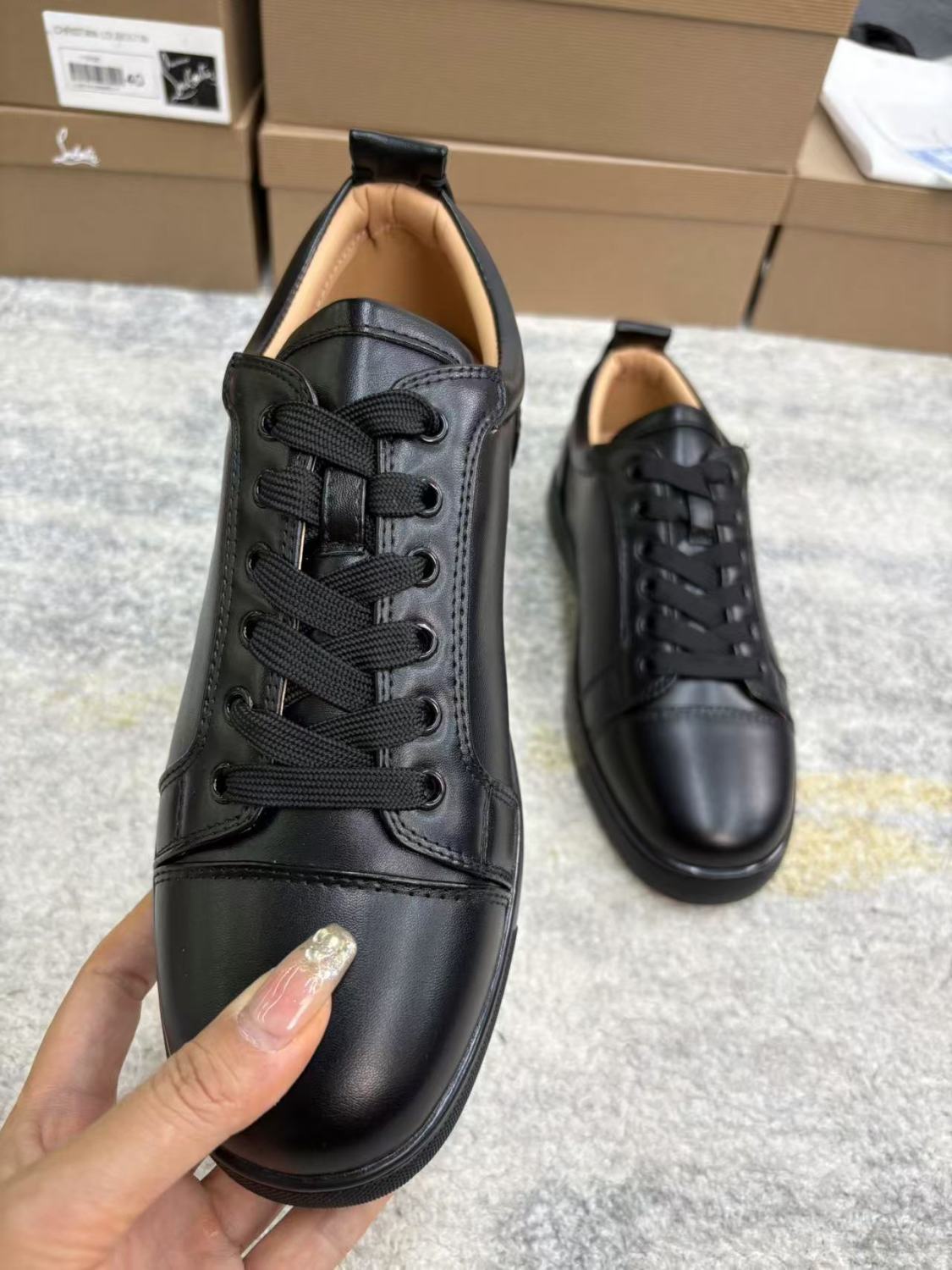 LOUBOUTIN OQ-QORA KOJA